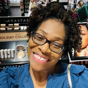 Meet your Posher, Yolanda